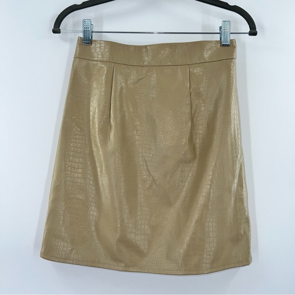 Commense NWT Faux Croc Leather Mini Skirt in Khaki size XS - Picture 4 of 6